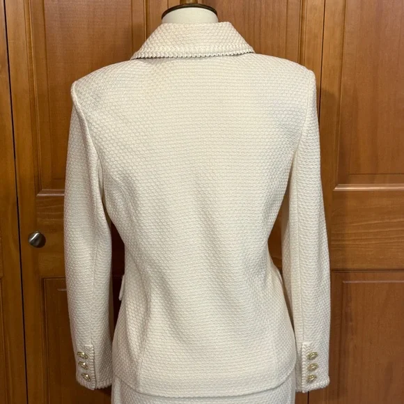 St. John Collection Cream Knit Jacket and Skirt Set - Picture 7 of 16